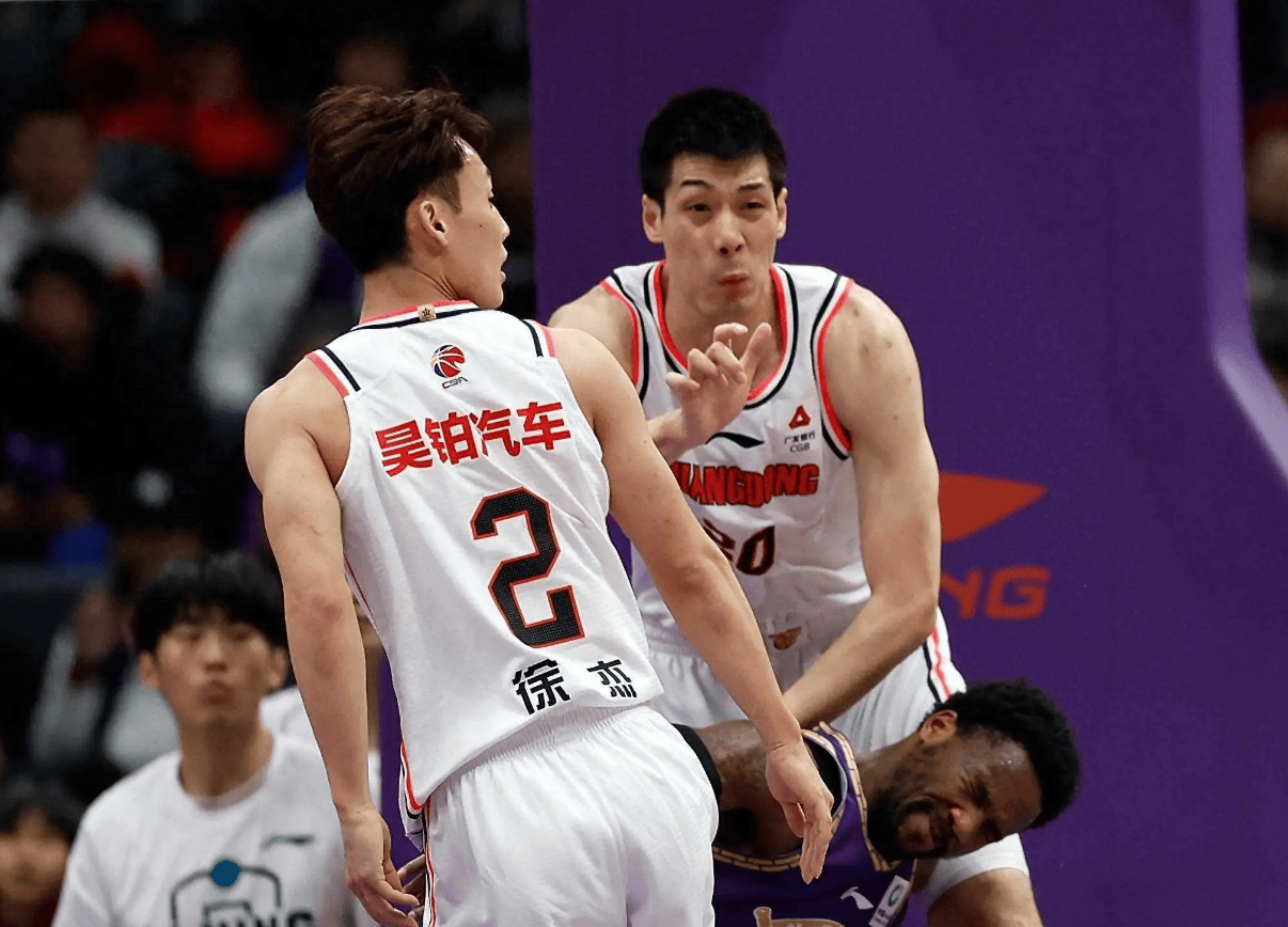 广东男篮击败福建队，全队表现出色